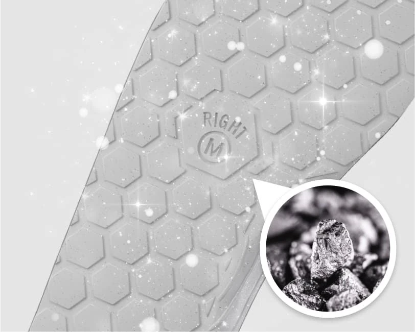 Plantilla Akusoli con su innovador recubrimiento de plata antimicrobiano para máxima frescura e higiene.